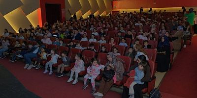 Tiyatronun coşkusu Bursa'yı sardı