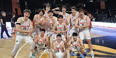 U18 Erkekler Türkiye Şampiyonası'nda kupa TOFAŞ'ın U18 genç takımı Gemlik Basketbol'un