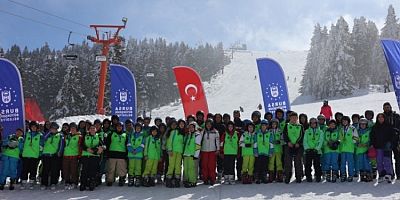 Uludağ’da öğrencilerin kayak heyecanı