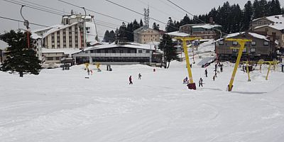 Uludağ'da yoğun kara rağmen pistler boş kaldı!