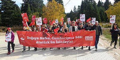 Uludağ'da yüzlerce kişi Cumhuriyetin izinde yürüdü