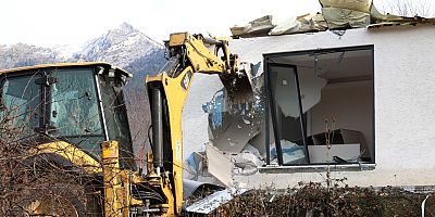 Uludağ’ın Güzelliklerini Mahveden Yapılara Anında Müdahale 