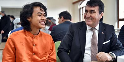 Uluslararası Öğrencilere Başkan Dündar’dan Sertifika