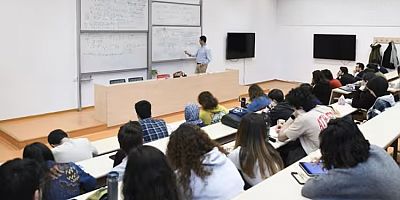 Üniversitelerde yeni dönem! Mezuniyet ve tatil süreleri düşüyor...