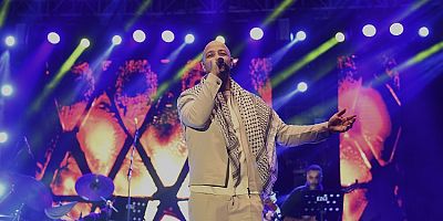 Ünlü şarkıcı Maher Zain en güzel ilahilerini Osmangazi Meydanı’nda söyledi