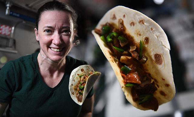 Uzayda 'uzay biberlerinden' Tako yapıldı