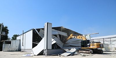 Yaylacık’ta kaçak iş yeri yıkıldı 