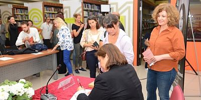 Yazar Neslihan Önderoğlu BursaNilüfer'de okurlarıyla buluştu