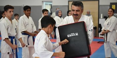 Yıldırım Belediye Başkanı Oktay Yılmaz karatecilerle bir arada!