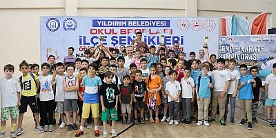 Yıldırım Belediyesi ile İlçe Gençlik ve Spor Müdürlüğü’nün düzenlediği Satranç Turnuvası’nda kazanan dostluk oldu.