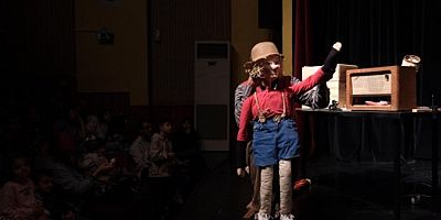 Yıldırım'da çocuklar tiyatroda