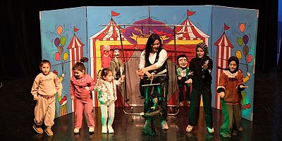 Yıldırımlı çocuklara kukla gösterisi