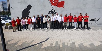 Zafer ruhu, Şehitlik Abidesi duvarlarına yansıtıldı