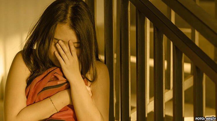 Takdir belgesi karşılığında öğrencilerini istismar etti!