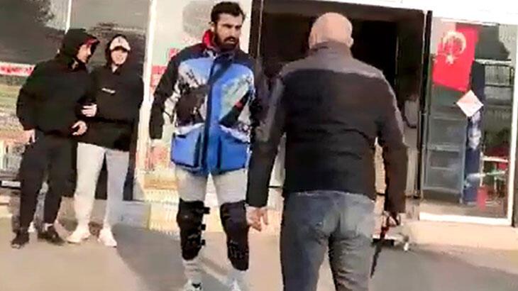 Taksici, motosikletli kuryeye testereyle saldırdı