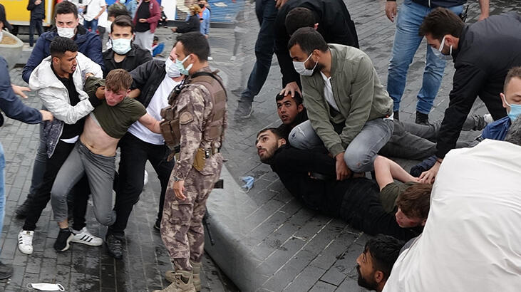 Taksim Meydanı'nda kemerli kavga! Özel harekat devreye girdi
