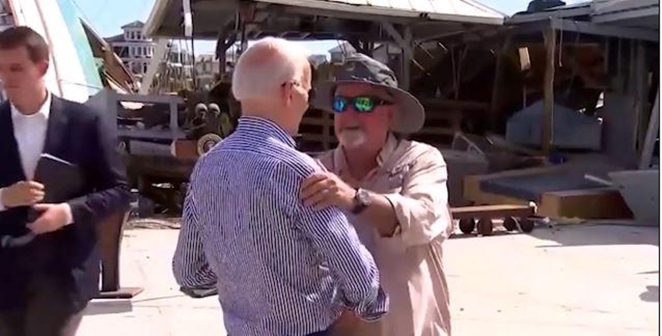 Tokalaşma sırasında mikrofonun açık olduğunu unutan ABD Başkanı Biden, küfür etti