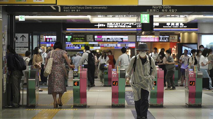 Tokyo metrosunda bıçaklı saldırı! Yaralılar var