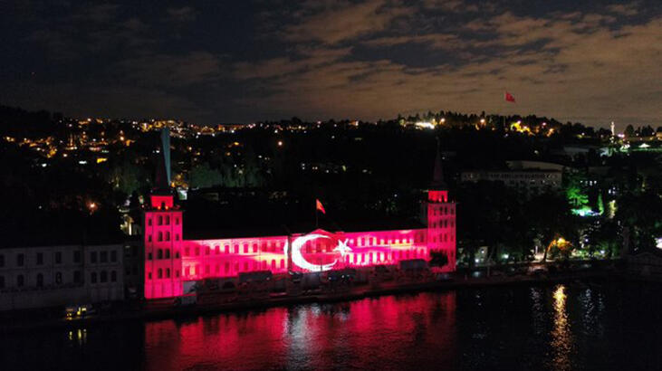 Üç boyutlu ışık gösterimi ile 15 Temmuz destanı!