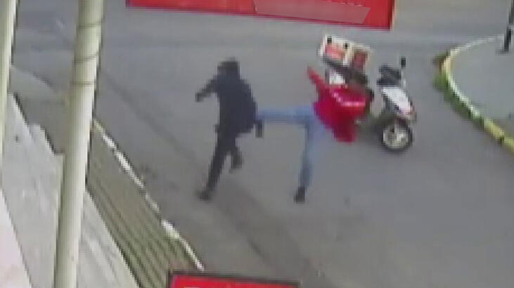 Uçan tekmeyi yedi! Bir anda önüne çıktı...