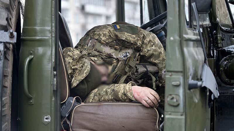 Ukrayna kamuflajı altından Rus askeri çıktı!