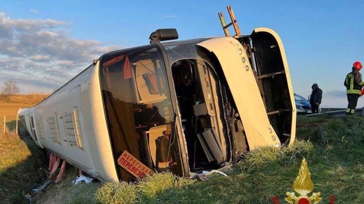Ukrayna'dan kaçanları taşıyan otobüs İtalya'da devrildi