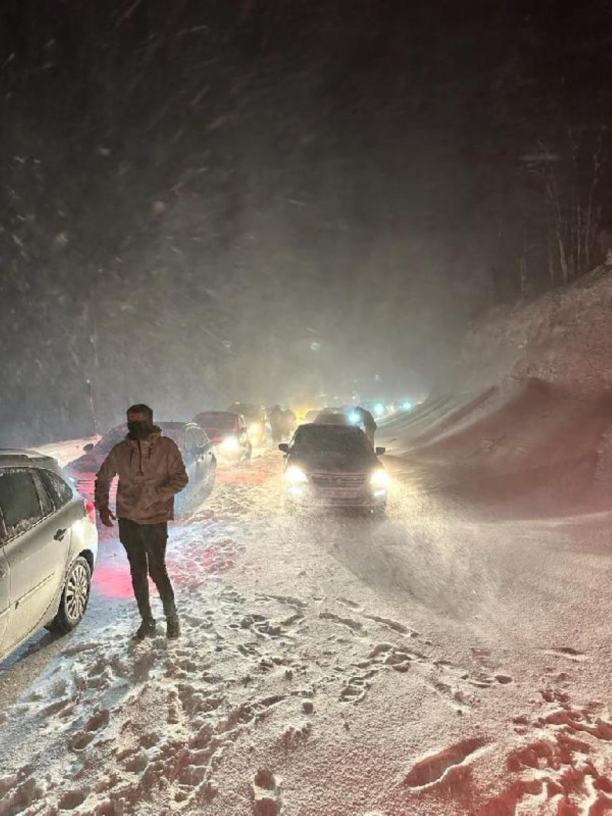 Uludağ'da kar kalınlığı 1 metreye yaklaştı; kent merkezinde ekipler teyakkuzda