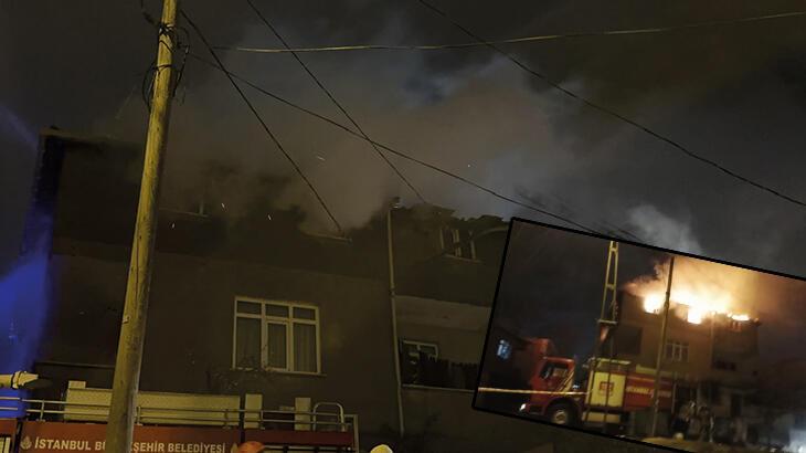 Ümraniye'de 3 katlı binanın çatısı alev alev yandı