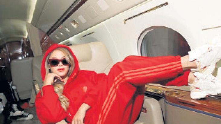 Ünlü çiftin uçağında her türlü lüks var