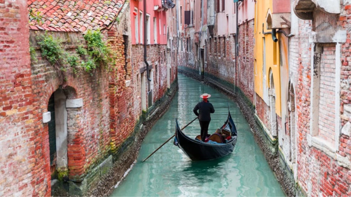 Venedik'te yoğunluğu önlemek için turistlerden 5 euro şehre giriş ücreti alınacak