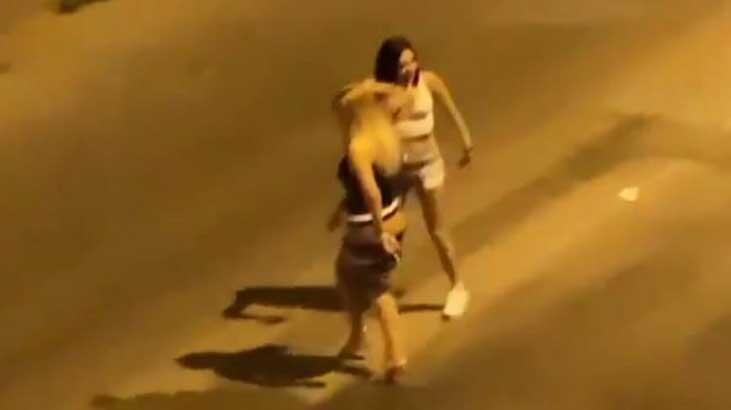 Yasağa rağmen!, Yol ortasında dans ettiler