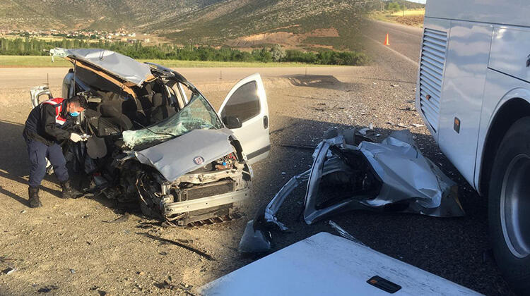 Yolcu otobüsü ve hafif ticari araç çarpıştı! Ölü ve yaralılar var