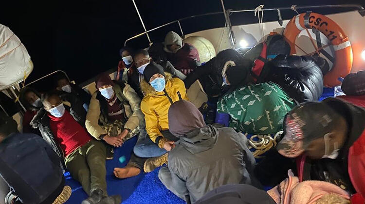 Yunanistan ölüme terk etti! 38 kaçak göçmen kurtarıldı