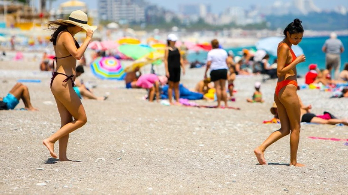 Yunanistan'da ünlü plaja asılan, 