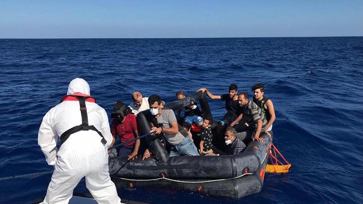 Yunanistan'ın ölüme terk ettiği 14 düzensiz göçmen kurtarıldı