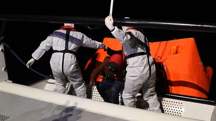 Yunanistan'ın ölüme terk ettiği 53 sığınmacı kurtarıldı