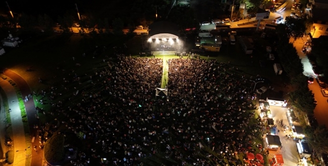 Bursa Osmangazi Belediye Başkanı Aydın kahve ve müzik tutkunlarıyla bir araya geldi