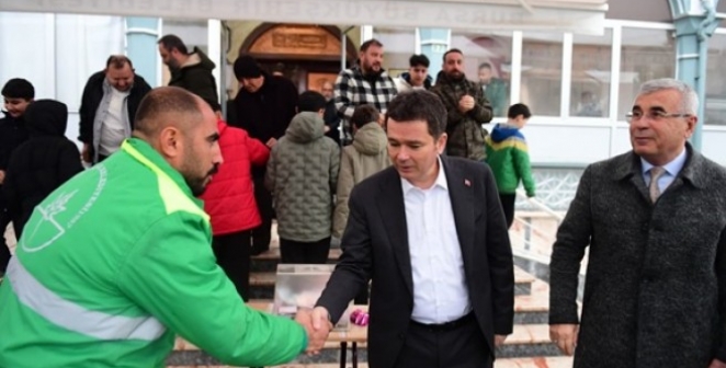 Başkan Erkan Aydın vatandaşlarla bayramlaştı