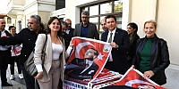 Bursa Osmangazi Belediyesi 10 bin Ata Posteri dağıtıyor
