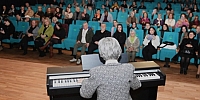 Bursa'nın ilk müzik öğretmeni Osmangazililerle buluştu
