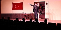 ‘Şair, Şiir, Şuur’ oyunu tiyatroseverler ile buluştu