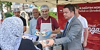 Başkan Erkan Aydın Vatandaşlara Aşure İkram Etti