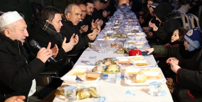 Başkan Aydın Ramazan Sofrasında Osmangazililerle Buluştu